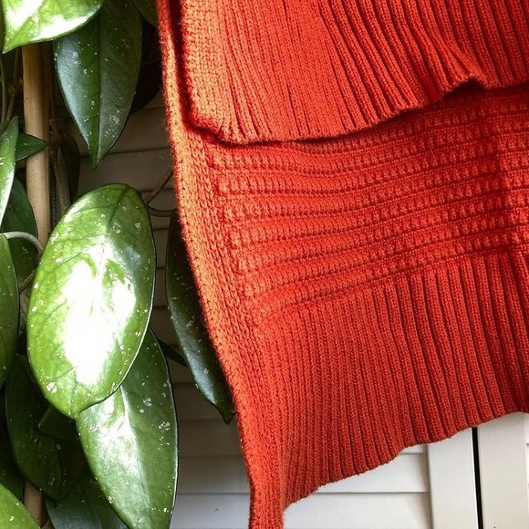 Banana Republic Turtleneck Sleeveless Sweater - Picture 3 of 3